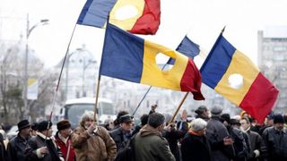 Perchezitii intr-un dosar privind acordarea ilegala, pe bani, a unor titluri de revolutionar