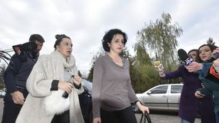 Ana Maria Patru, ieri, in momentul in care a fost ridicata de procurori