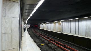 Sina de tren fisurata la Piata Romana. Din acest motiv, metrourile circula cu viteza redusa