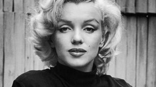 Rochia pe care a purtat-o Marilyn Monroe la o aniversare petrecuta cu John Fitzgerald Kennedy a fost vanduta cu 4,8 milioane de dolari