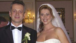 Sotia lui Relu Fenechiu nu vrea sa plateasca tot impozitul pe uriasa vila a familiei! Mariana spune ca locuibili sunt doar 581 de metri patrati, restul pana la 886 de metri fiind crama si piscina