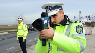 Sofer prins pe Autostrada A3 in timp ce conducea cu viteza de 235 de kilometri pe ora