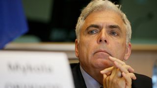 Incarcerat 4 ani pentru mita, Adrian Severin este asteptat acasa de Emilia! Sotia fostului demnitar este profesor universitar si castiga 10.000 de lei pe luna