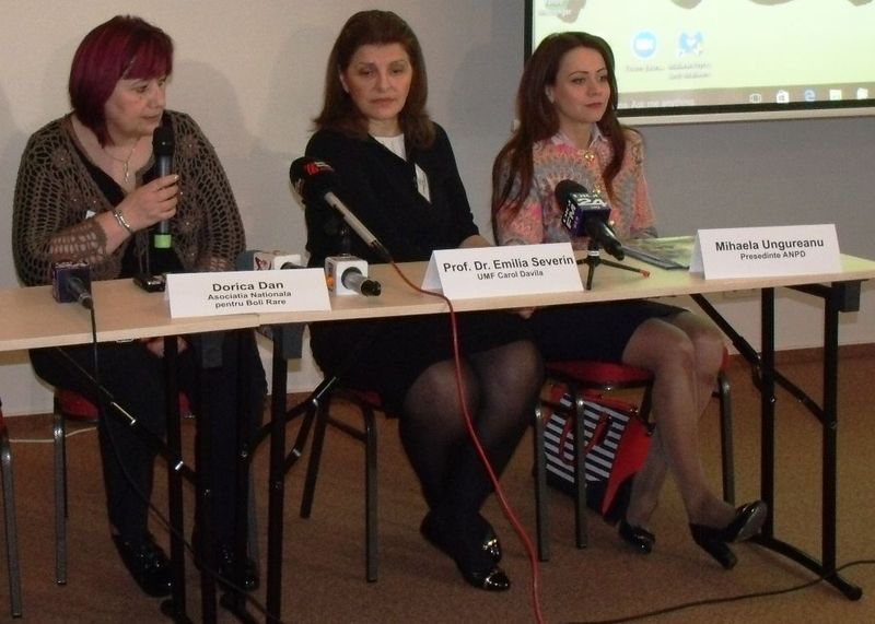 Emilia Severin (centru)