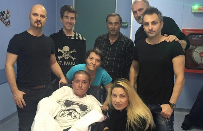 Mihai, in spital, cand a avut parte de invitati surpriza la aniversarea sa