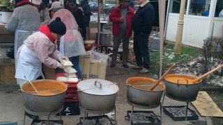 Opt mii de portii de fasole cu carnati, un spectacol pirotehnic 3D, dar si o parada militara. Ce li se pregateste romanilor de 1 Decembrie