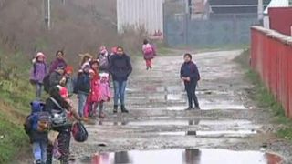 Revoltator! Iata cum arata o sosea dintr-un oras european. Nici microbuzele scolare nu pot intra pe aici!