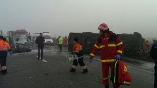 Destin dramatic pentru una dintre familiile implicate in accidentul de microbuz petrecut sambata pe DN2. "Mergeau la Buzau dupa masina proaspat achizitionata si s-au ales cu un sicriu&rdquo;