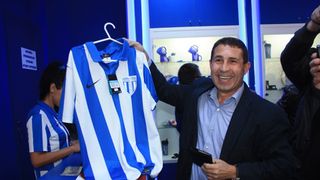 Fostul fotbalist craiovean Pavel Badea castiga o adevarata avere din chirii: 18.600 de euro pe luna