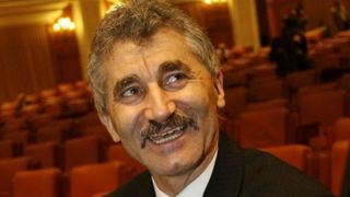 Ioan Oltean nu mai candideaza dupa 26 de ani de prezenta in Parlament. Este judecat intr-un dosar cu prejudiciu de 100 de milioane de lei