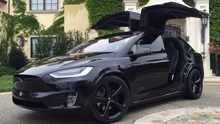Tesla X este o masina cu adevarat revolutionara si cu un design futurist