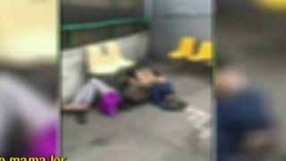 Imagini revoltatoare suprinse in fata spitalului Floreasca. Doi batrani dezbracati zac pe asfalt fara ca nimeni sa ii bage in seama