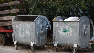 Cadavrul unui nou-nascut, gasit intr-un tomberon din Barlad; Politia face o ancheta si o cauta pe mama