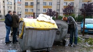 Bebelusul mort gasit in tomberonul din Vaslui avea aproximativ o luna si este baiat, au anuntat autoritatile