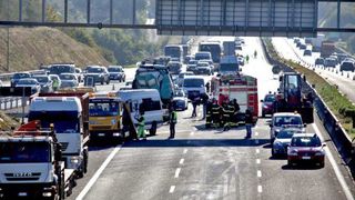 Accident grav in Italia. Opt romani au fost raniti