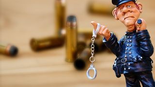 Un barbat de 29 de ani a fost retiunut de politistii argeseni. Omul este acuzat ca si-a ucis tatal bolnav