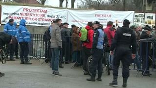 Peste 300 de persoane au iesit in strada sa protesteze la Cluj. Oamenii sunt nemultumiti ca CNADNR le ia pamantul
