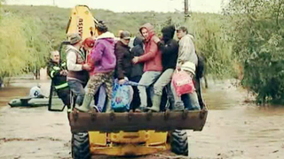 Sinistratii din Galati au inceput sa protesteze. Nu mai au case de o luna si nimeni nu le da o mana de ajutor