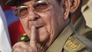 Rau Castro l-a succedat pe Fidel in rolul de comandant suprem al Cubei
