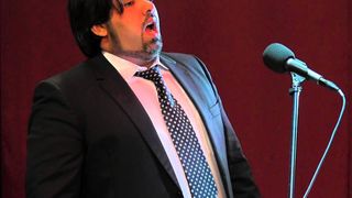 Costel Busuioc, condamnat la inchisoare. Artistul este acuzat de lovire si alte violente