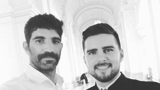 Cuzin Toma si avocatul lui, dupa ce au invins banca in instanta