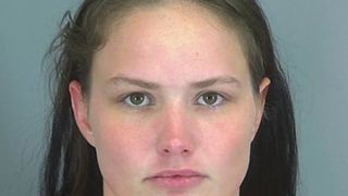 O femeie a fost arestata dupa ce si-a ucis fiica de numai 17 luni - Ii dadea cate o lingurita de sare pe zi si asta a omorat-o pe micuta