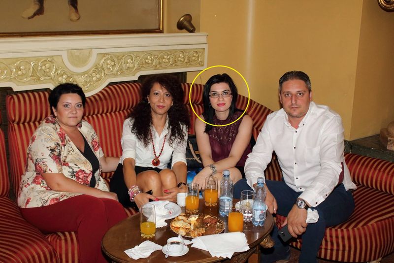 La o cafea, alaturi de noii ei colegi de la Tribunalul de Arbitraj