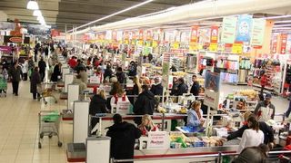 Programul supermarketurilor, bancilor si mall-urilor de 1 Decembrie
