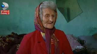 Mamaia Leontina, batrana de 84 de ani, nevoita sa cerseasca in frig, are motive sa zambeasca! Oameni cu suflet i-au sarit in ajutor