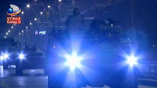 Militarii care au defilat de 1 Decembrie au avut multe necazuri de infruntat. Tamcurile erau prea grele pentru un pod de pe traseu si nu numai