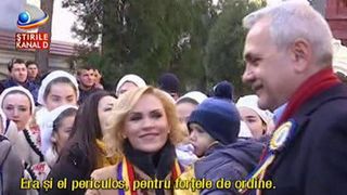 Parada militara. Gabriela Firea a incercat sa isi protejeze copiii in haosul creat de baia de multime