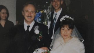 Cea mai impresionanta poveste de dragoste! Aflat in inchisoare, Dorel i-a donat un rinichi Dianei, pe care nu o cunostea, apoi s-a casatorit cu ea! Cei doi o duc greu, dar se iubesc nespus