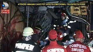 Ascunde ceva conducerea uzinelor Dacia? Sute de angajaţi au ieşit &icirc;n stradă, după ce ar fi fost ameninţaţi să nu vorbească despre ce se &icirc;nt&acirc;mplă &icirc;n companie.