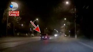 Urmarire incredibila in Bucuresti. Un taximetrist a mers dupa un sofer care parea ca a rapit doua persoane. A stat nonstop cu un politist in telefon
