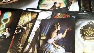 Vrajitoarele au ajuns sa dezlege farmece cu "Google Translate" si dau leacul prin telefon. E razboi intre adevaratele vrajitoare si cele "false"