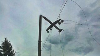 Peste 15.000 de familii din 30 de localitati din judete ale Moldovei, fara curent electric din cauza avariilor provocate de vantul puternic