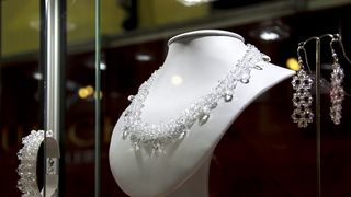 Spargere la un magazin de bijuterii din Lugoj! Prejudiciul este de zeci de mii de lei