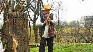 Un roman de tezaur. El este barbatul care a cantat doinile din filmul Pintea. A fost declarat tezaur viu de catre UNESCO