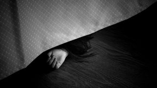 Caz macabru in Constanta. Sot si sotie, gasiti morti in casa. Barbatul se spanzurase, iar femeia avea urme de violenta la cap