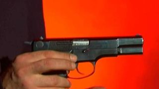 Barbatul din Dolj care a ucis doua persoane fabrica arme in beciul casei si ascundea gloantele in borcanele cu muraturi. Detalii uluitoare