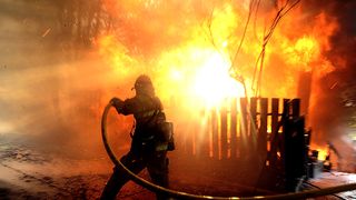 33 de persoane si-au pierdut viata intr-un incendiu la o petrecere "rave" in Oakland