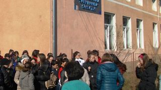 Elevii unei scoli din Arad se plang de frigul din clase. "Este o lucratura politica" spune primarul