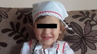 A aflat in urma cu o luna ca fetita ei, in varsta de numai 2 ani, are cancer: "Sunt o mama disperata. Daca puteti sa ne ajutati, dupa ce ne vindem apartamentul va dam banii inapoi"