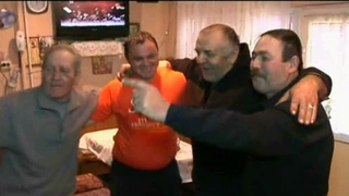 Cum au petrecut romanii de Sfantul Nicolae. Unii au facut hora in batatura, altii au sarbatorit prin munca