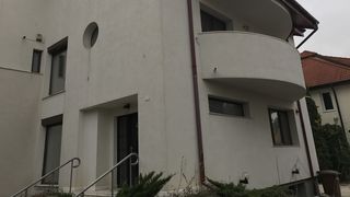 Cum arata vila fostului sef al Agentiei Domeniilor Statului! Casa a fost scoasa la vanzare de Fisc