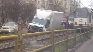 UPDATE: Circulatia tramvaielor liniei 41 pe Soseaua Virtutii, deblocata dupa aproape 2 ore. Cel putin zece tramvaie sunt blocate pe linie | VIDEO