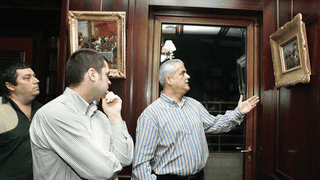 Fostul premier Adrian Nastase vinde trei tablouri din colectia personala! Preturile incep de la 12.000 de lei