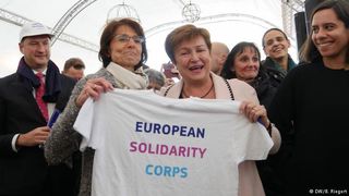 Noi oportunitati pentru tinerii romani. Angajari sau voluntariat in tarile UE, in proiecte ce pot dura intre doua luni si un an