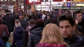 Haos in Gara de Nord. Dupa ce au aflat ca transportul este gratuit cu ocazia alegerilor, tinerii au luat cu asalt trenurile spre casa