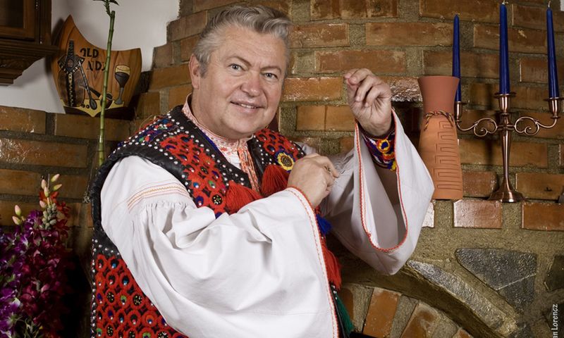 Gheorghe Turda castiga bani frumosi si din muzica